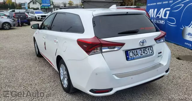 TOYOTA Auris 
