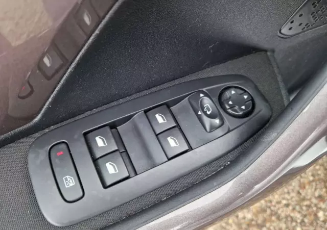 PEUGEOT 2008 PureTech 82 Urban Move