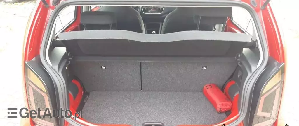 VOLKSWAGEN Up! 