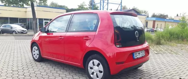 VOLKSWAGEN Up! 