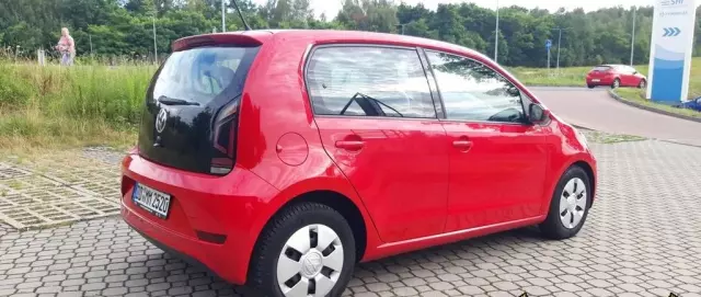 VOLKSWAGEN Up! 