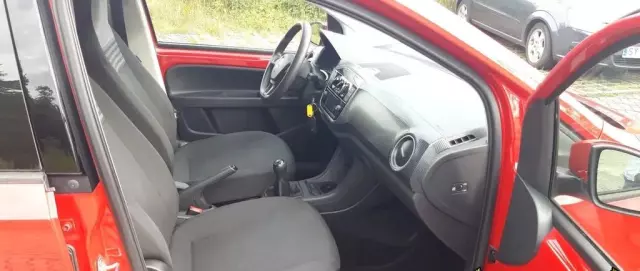 VOLKSWAGEN Up! 