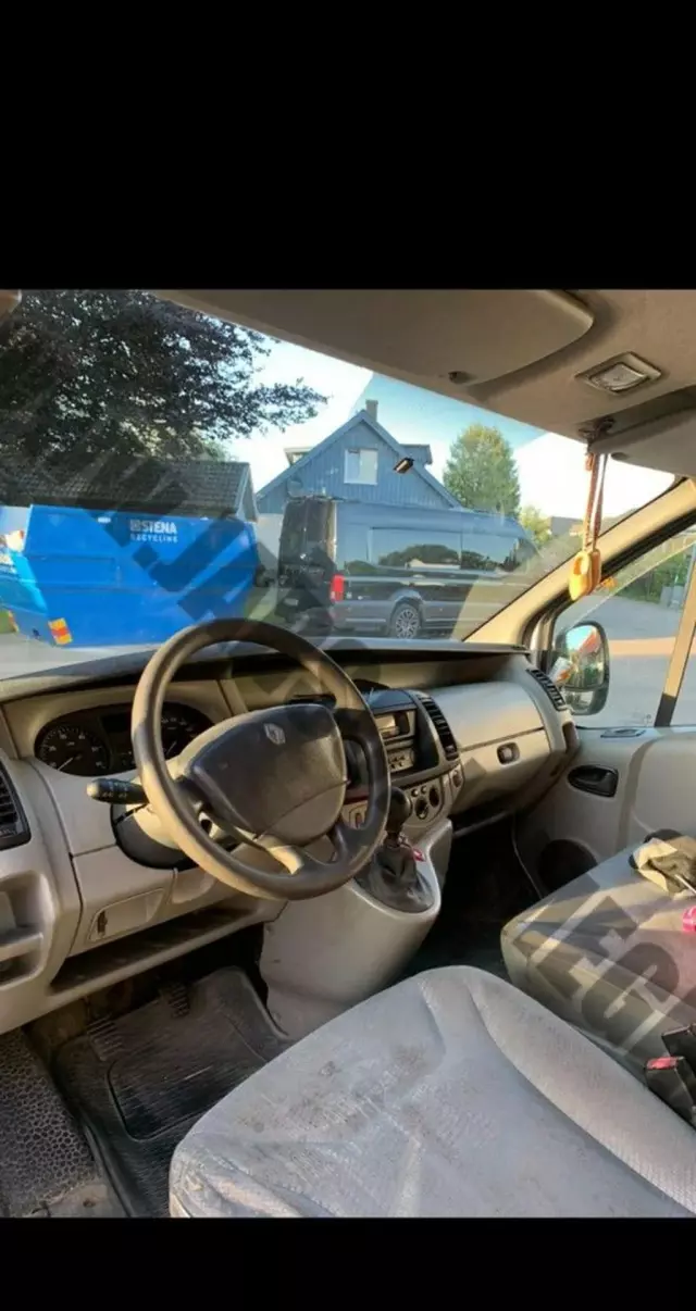RENAULT Trafic 