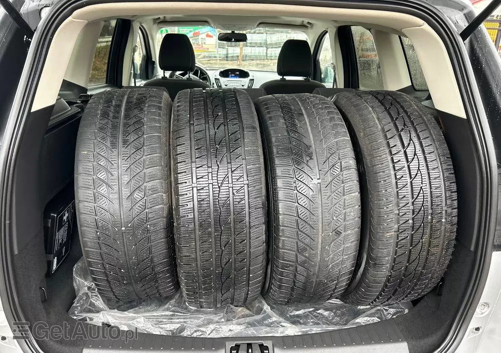 FORD Kuga 1.5 EcoBoost 2x4 Black & Silver