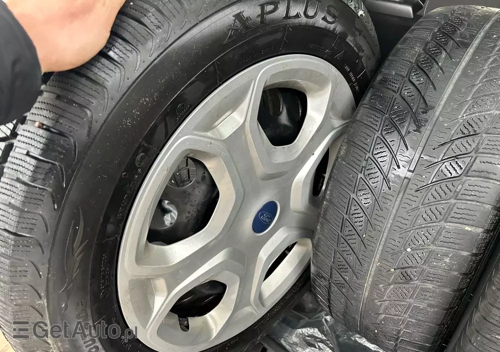 FORD Kuga 1.5 EcoBoost 2x4 Black & Silver