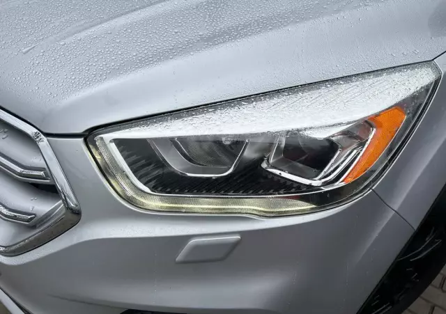 FORD Kuga 1.5 EcoBoost 2x4 Black & Silver