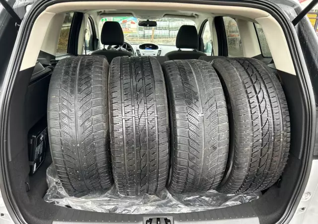 FORD Kuga 1.5 EcoBoost 2x4 Black & Silver