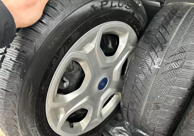 FORD Kuga 1.5 EcoBoost 2x4 Black & Silver