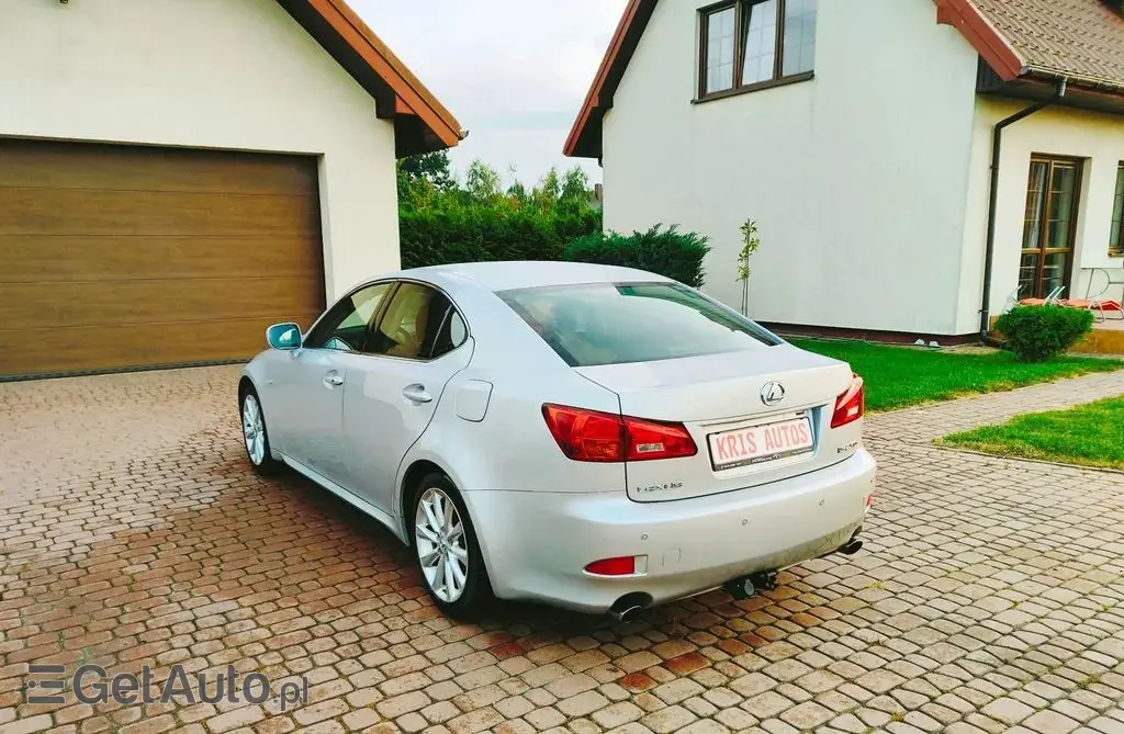 LEXUS IS 