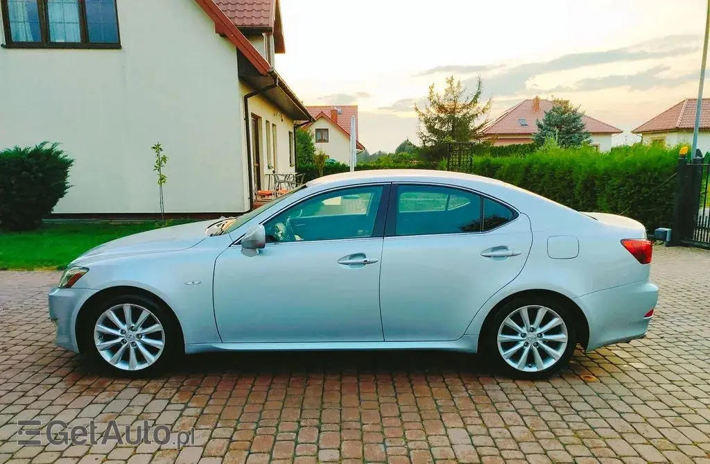 LEXUS IS 
