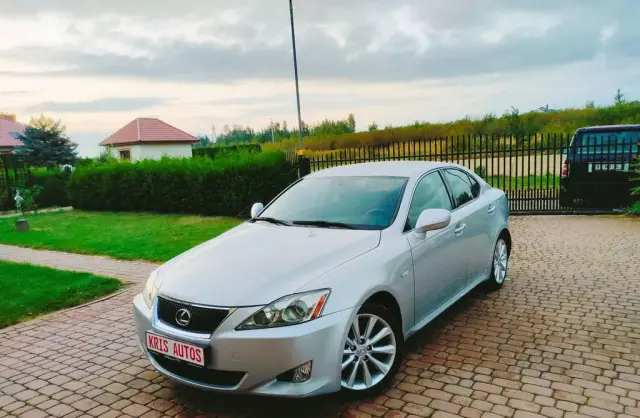 LEXUS IS 