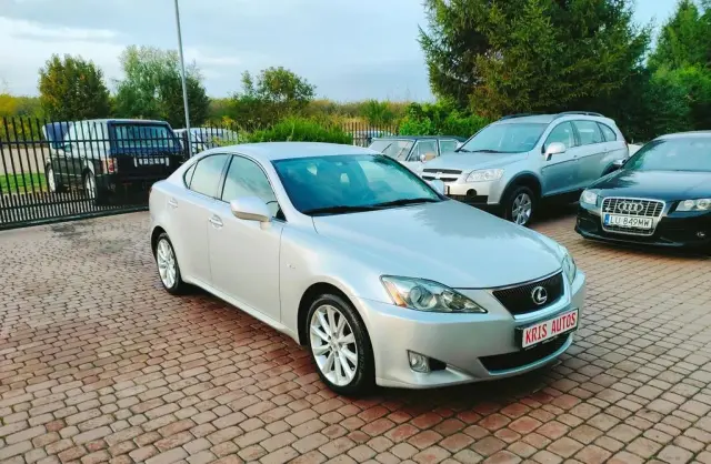 LEXUS IS 
