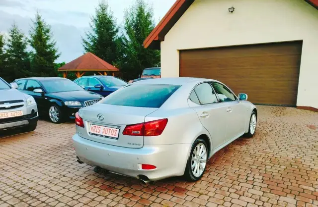 LEXUS IS 