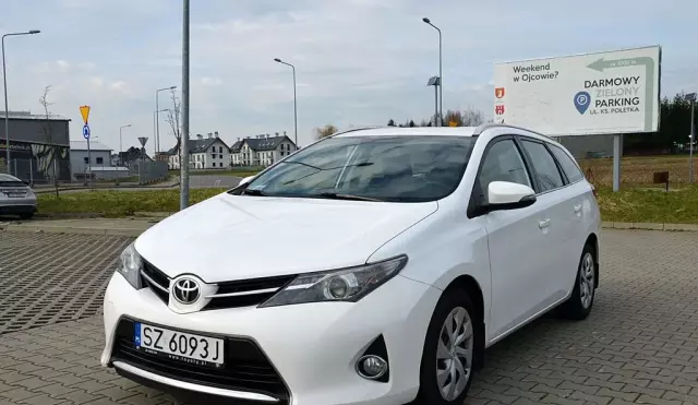 TOYOTA Auris 