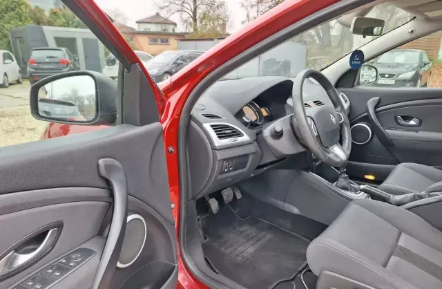 RENAULT Megane 1.6 16V (110 KM)