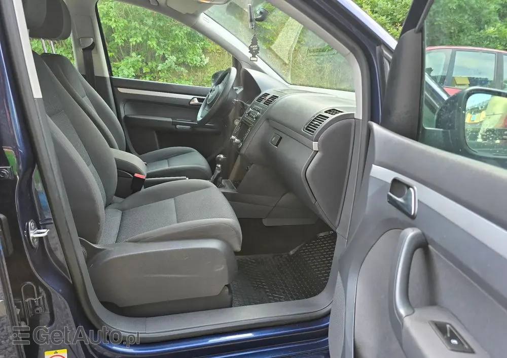 VOLKSWAGEN Touran 