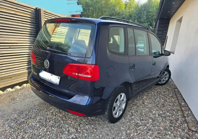 VOLKSWAGEN Touran 