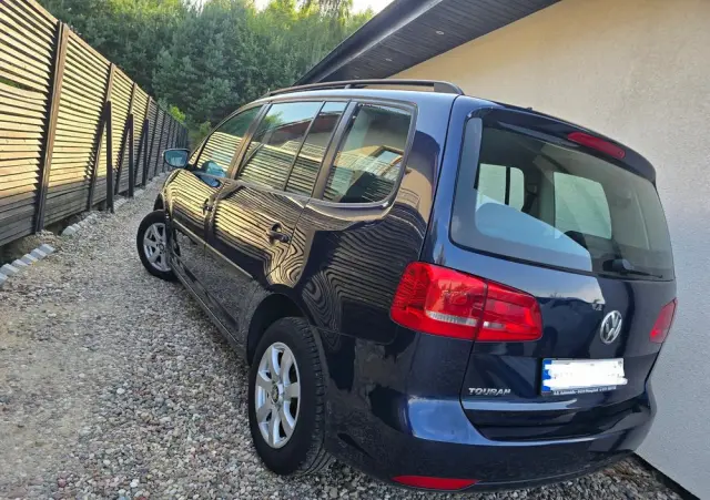 VOLKSWAGEN Touran 