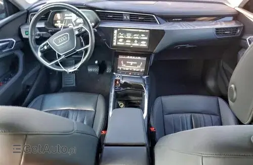 AUDI E-tron 