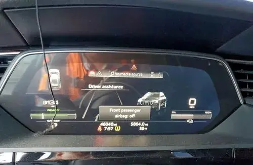 AUDI E-tron 