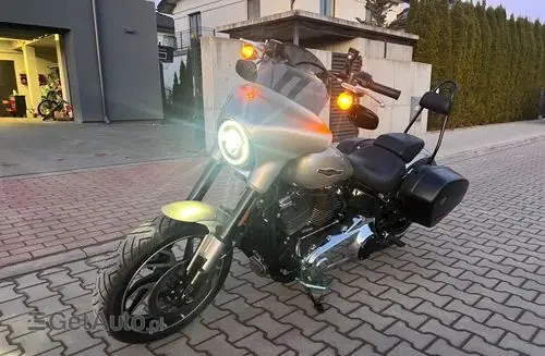 HARLEY-DAVIDSON Sport Glide Softail FLSB 