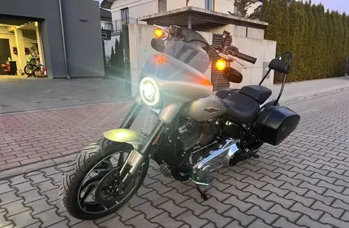 HARLEY-DAVIDSON Sport Glide Softail FLSB 