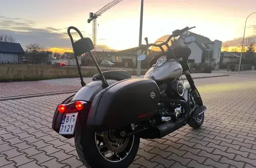 HARLEY-DAVIDSON Sport Glide Softail FLSB 