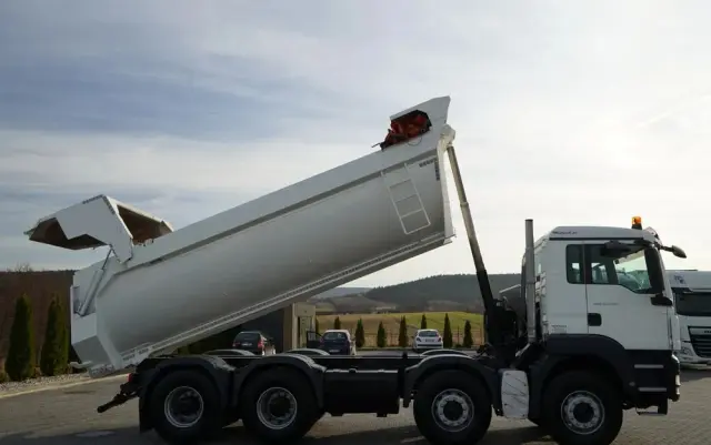 MAN TGS 35.440 / 8X4 / WYWROTKA TYLNOZSYPOWA / HYDROKLAPA / MANUAL  / EURO 5 