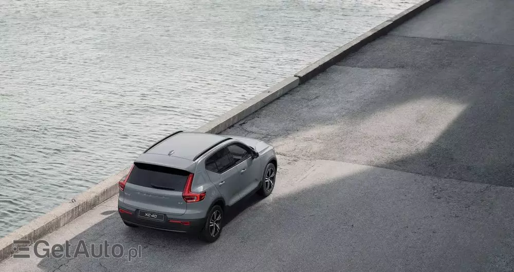 VOLVO XC 40 B3 Plus Dark