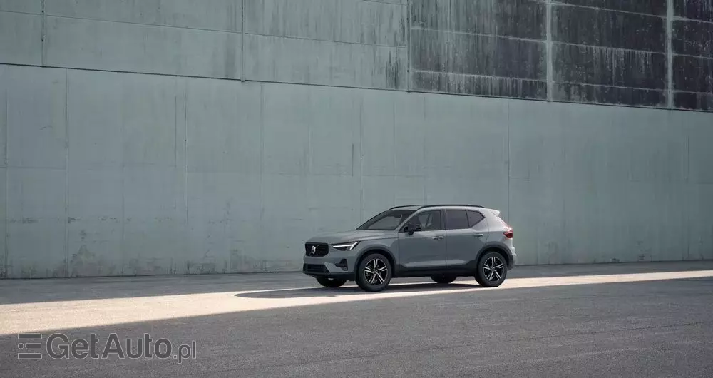 VOLVO XC 40 B3 Plus Dark