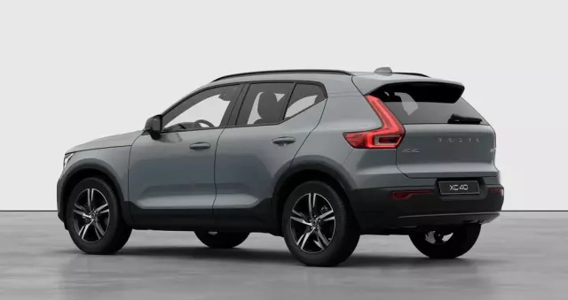 VOLVO XC 40 B3 Plus Dark