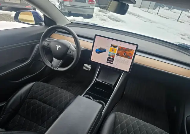 TESLA Model 3 