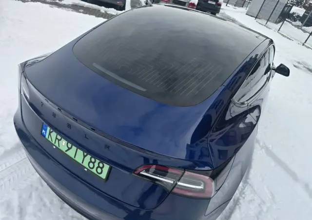 TESLA Model 3 