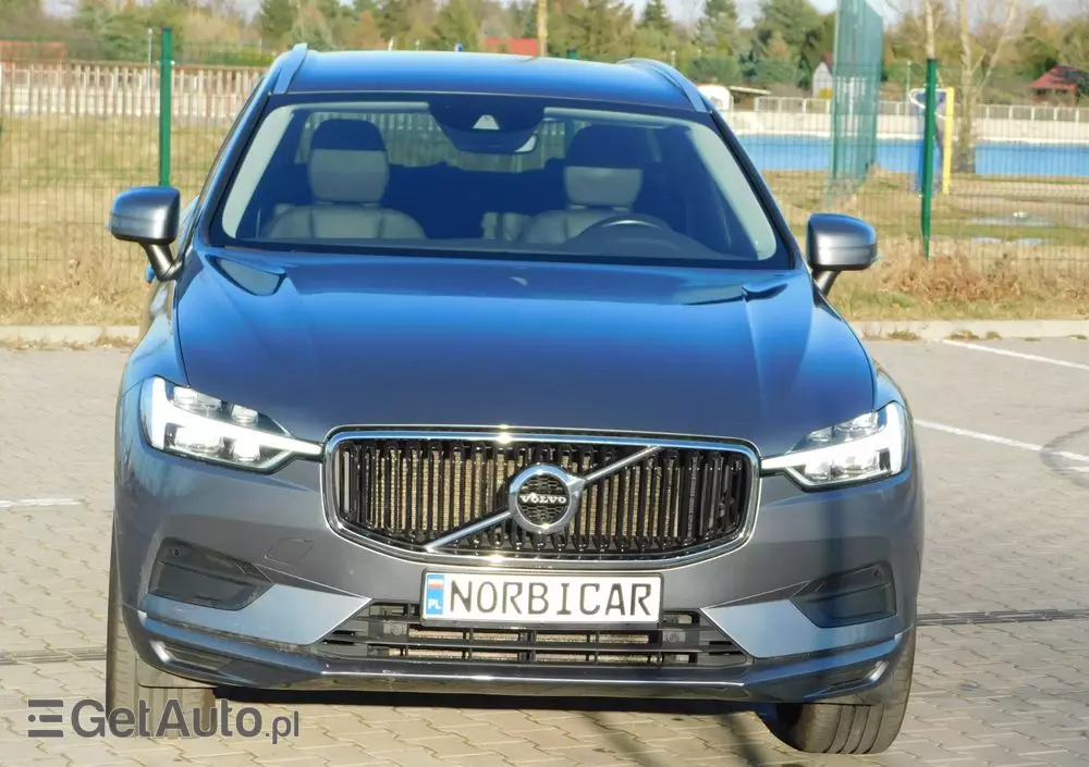 VOLVO XC 60 T5 Momentum
