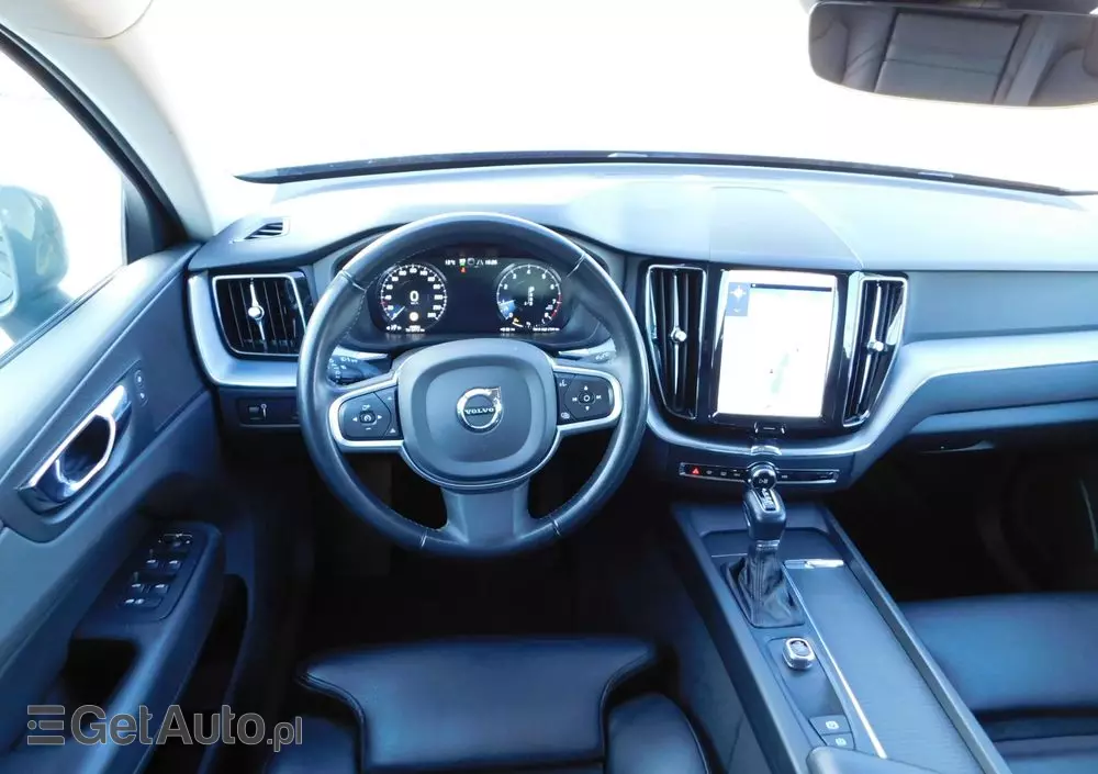 VOLVO XC 60 T5 Momentum