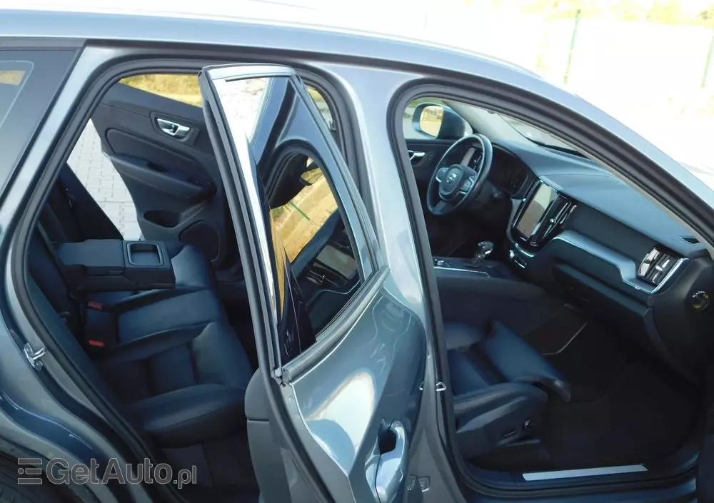 VOLVO XC 60 T5 Momentum