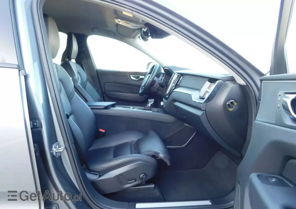 VOLVO XC 60 T5 Momentum