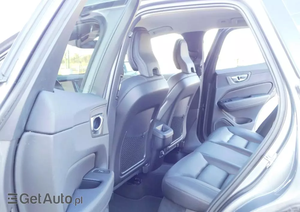 VOLVO XC 60 T5 Momentum