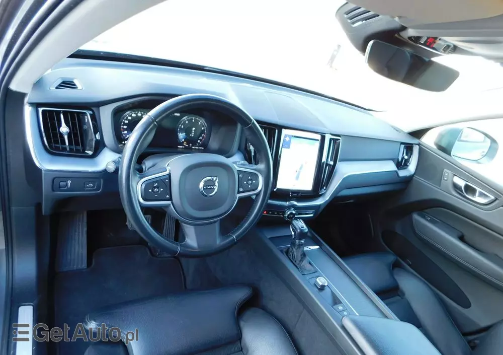 VOLVO XC 60 T5 Momentum