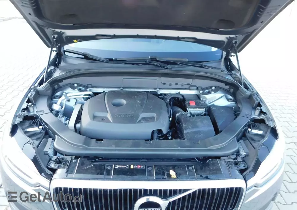 VOLVO XC 60 T5 Momentum