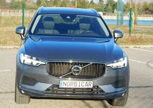 VOLVO XC 60 T5 Momentum