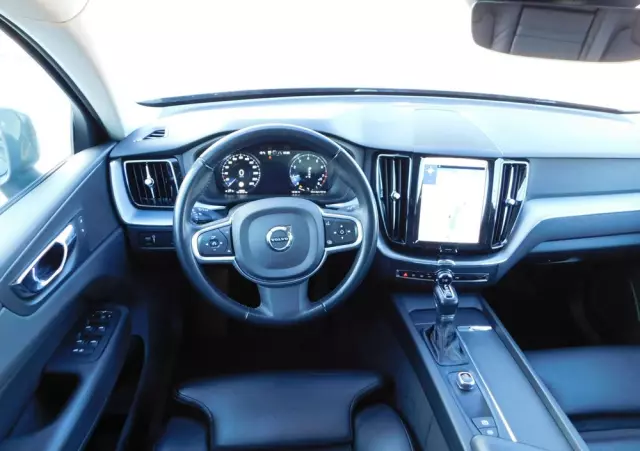 VOLVO XC 60 T5 Momentum