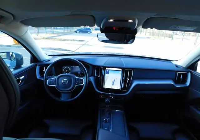 VOLVO XC 60 T5 Momentum