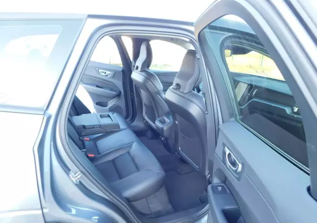 VOLVO XC 60 T5 Momentum