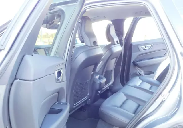 VOLVO XC 60 T5 Momentum