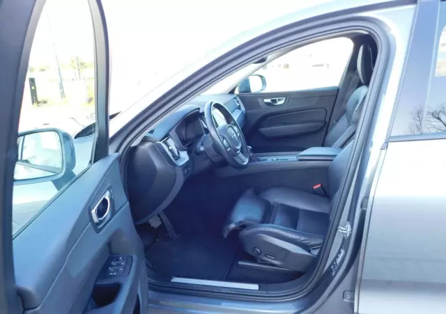 VOLVO XC 60 T5 Momentum