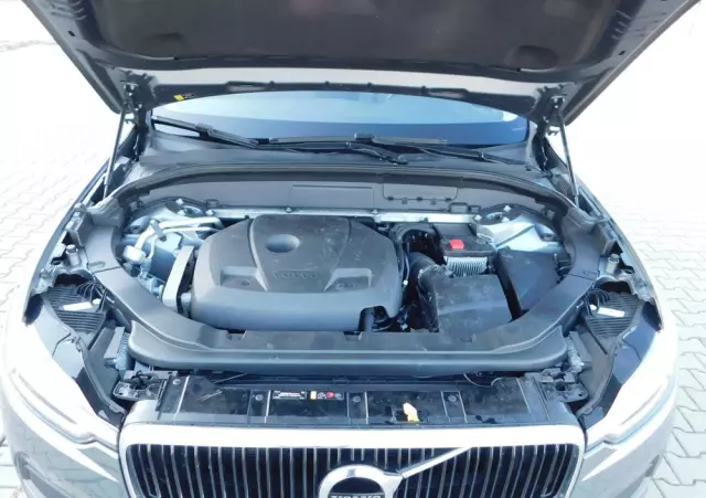 VOLVO XC 60 T5 Momentum