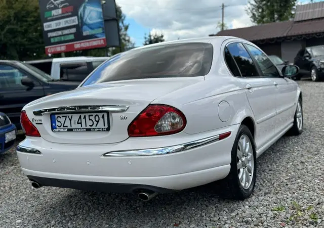 JAGUAR X-Type 