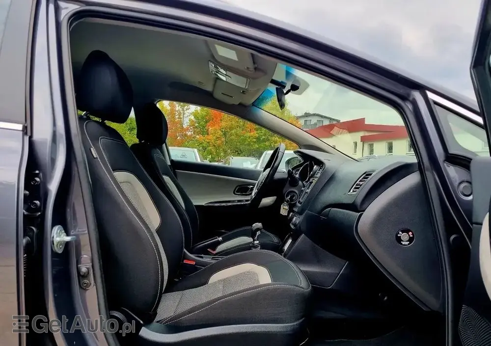 KIA Ceed 1.6 CRDi 128 ISG Dream Team Edition