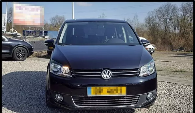 VOLKSWAGEN Touran 